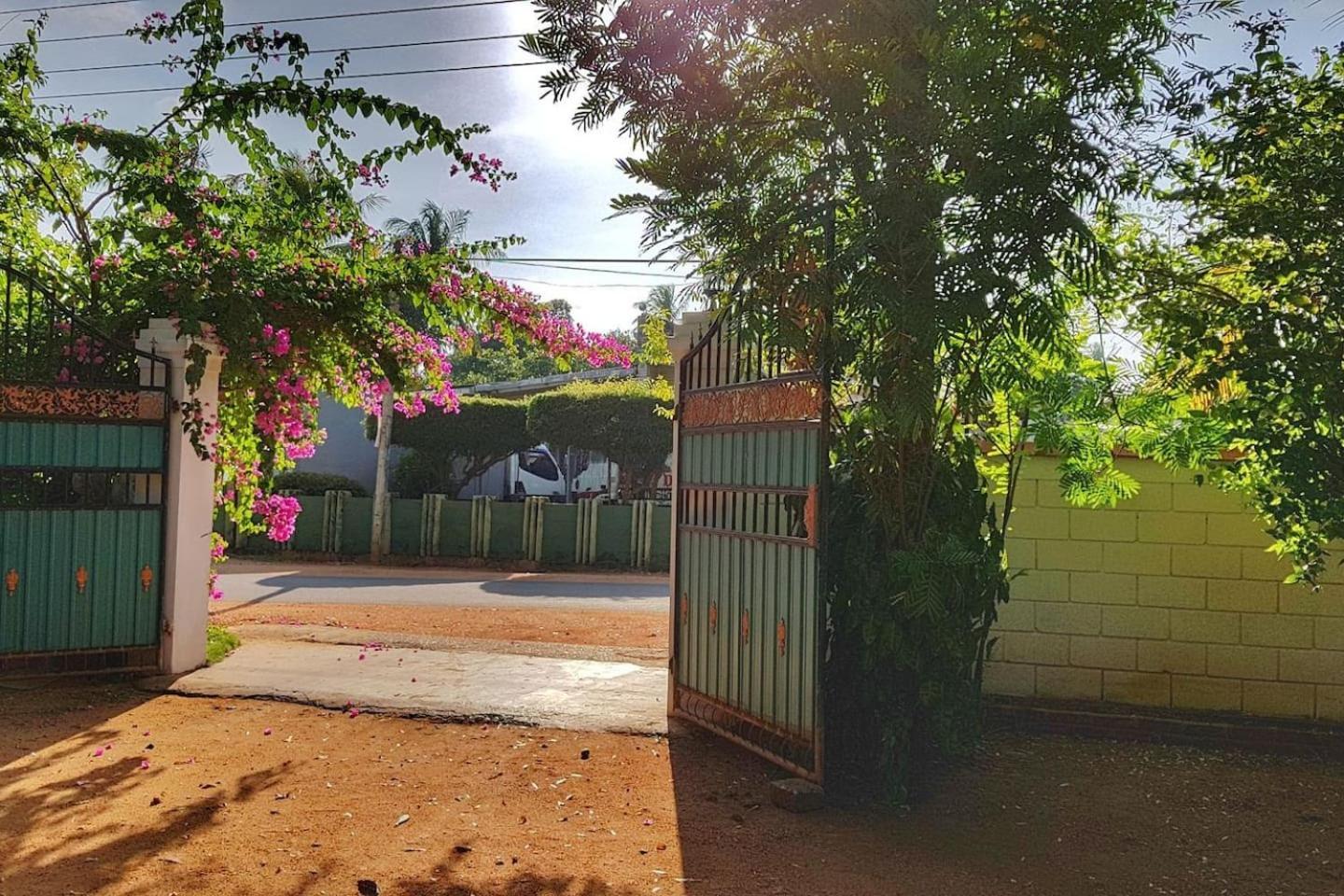 Saubagya Inn Anuradhapura Zewnętrze zdjęcie