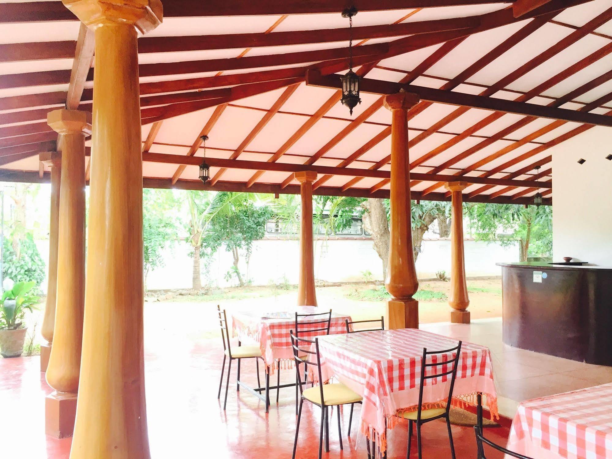 Saubagya Inn Anuradhapura Zewnętrze zdjęcie