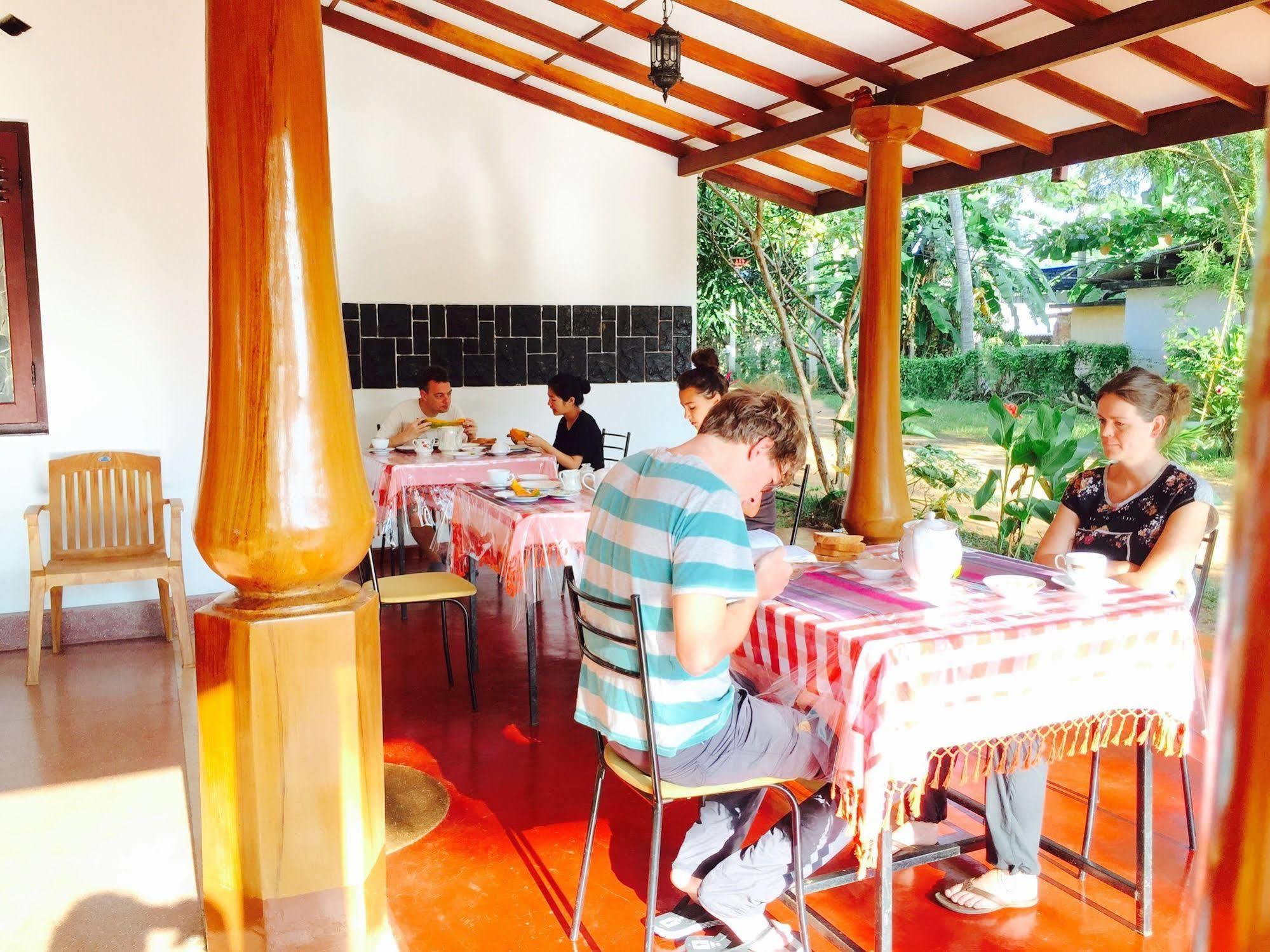 Saubagya Inn Anuradhapura Zewnętrze zdjęcie